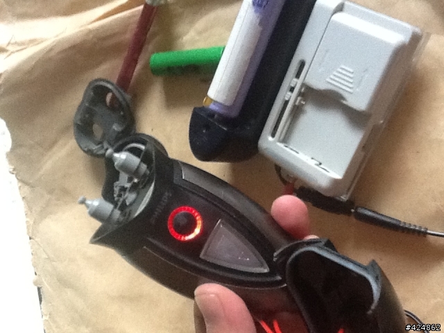 [DIY]飛利浦電鬍刀換電池