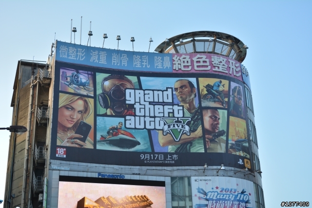 西門町發現俠盜獵車手5大型廣告! 歡迎大家也來張貼在街頭看到GTA5海報
