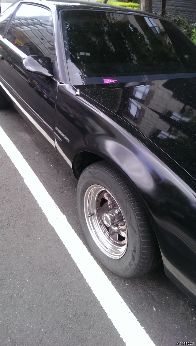 想請問 這台到底是甚麼車....Chevrolet??