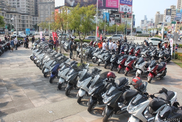 分享9月8日高雄大遠百SMAX會師YAMAHA Revs your heert[屬於各位車主的成果]