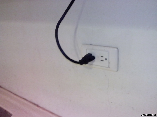 今天看到的天兵水電DIY的插座~~~~恐佈~~~~