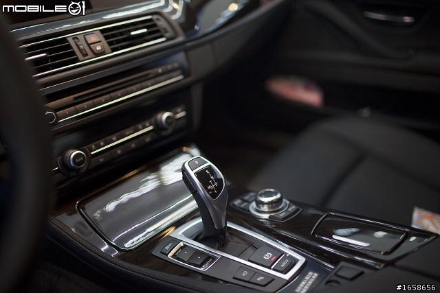 BMW F10 520D 白 M包+鋁圈+鑽石鍍膜 趕在小改款前 來開箱.....