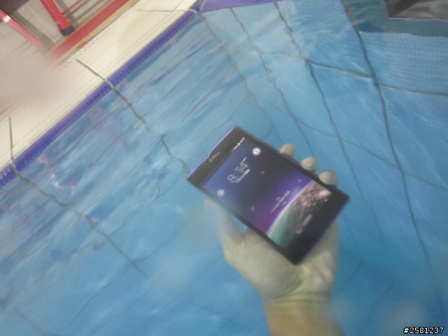 Sony Z1 防水游泳池實測