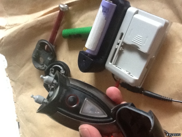 [DIY]飛利浦電鬍刀換電池