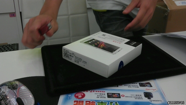 (微開箱)SONY Xperia ZL