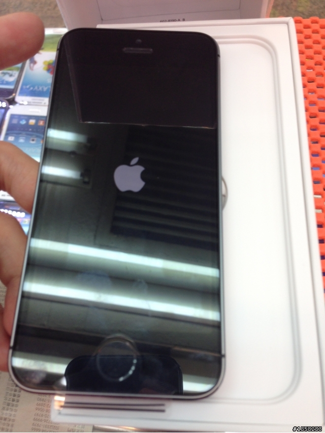 簡單開箱 IPHONE 5S (台北)