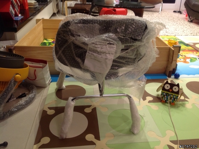 [簡單開箱] Vitra版Eames LCM乳牛椅