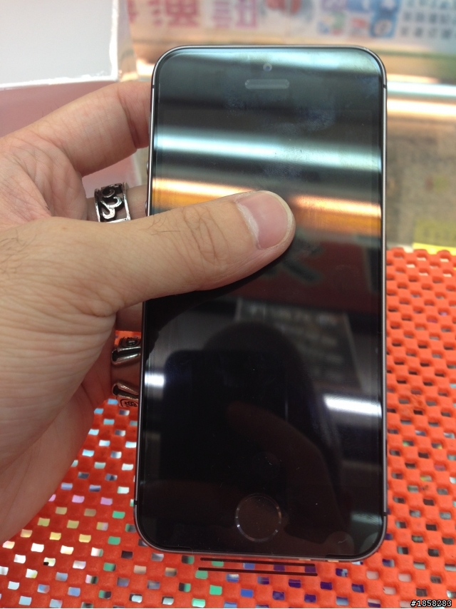 簡單開箱 IPHONE 5S (台北)