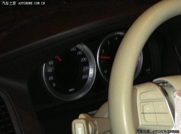 對岸xc60與大貨車嚴重車禍