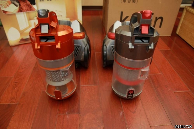 [ 開箱 ]歌林吸塵器TC-R302C "附加Dirt Devil VS8 LOOP比較圖"