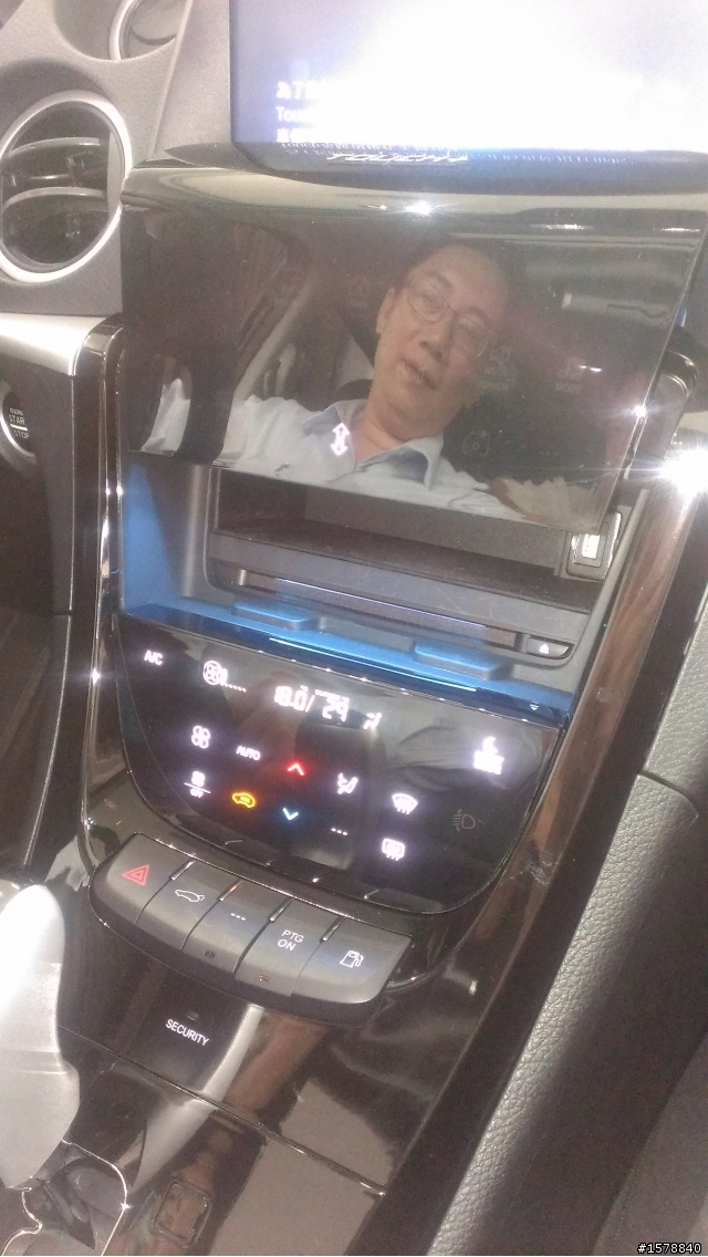 今天去LUXGEN看了 U7 TURBO~圖多
