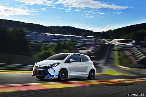 Toyota Yaris Hybrid-R 登場