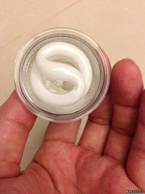 請問這是什麼燈泡啊