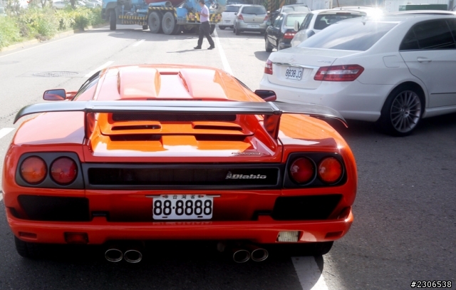 巧遇誇張經典老牛 Diablo SV !!