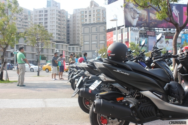 分享9月8日高雄大遠百SMAX會師YAMAHA Revs your heert[屬於各位車主的成果]