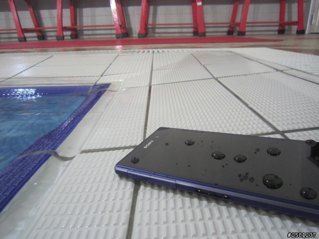 Sony Z1 防水游泳池實測
