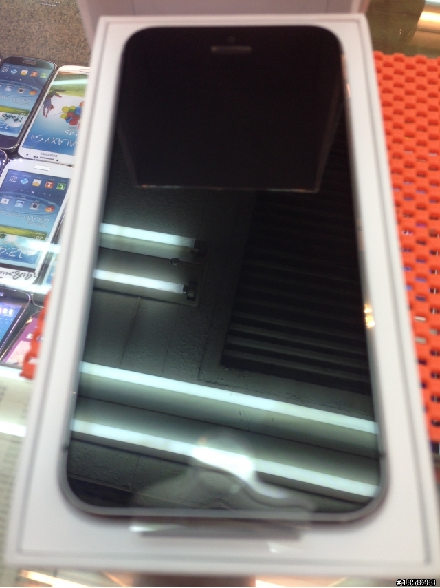 簡單開箱 IPHONE 5S (台北)