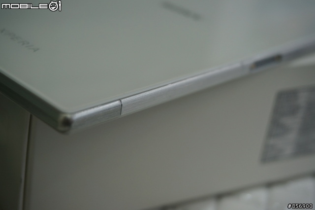 Sony Xperia Z Ultra 遇上玻璃貼