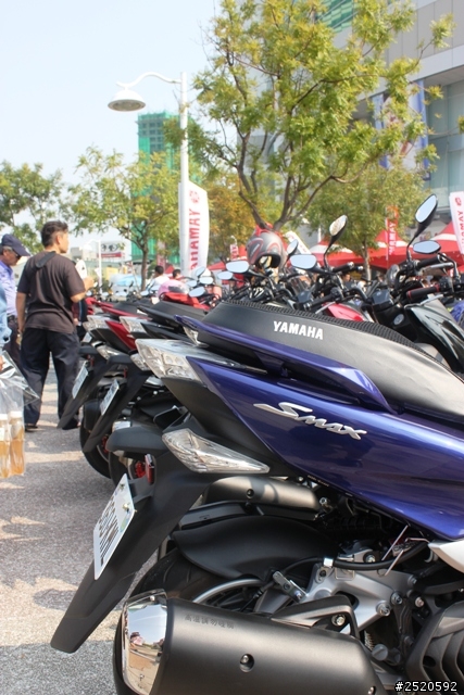 分享9月8日高雄大遠百SMAX會師YAMAHA Revs your heert[屬於各位車主的成果]