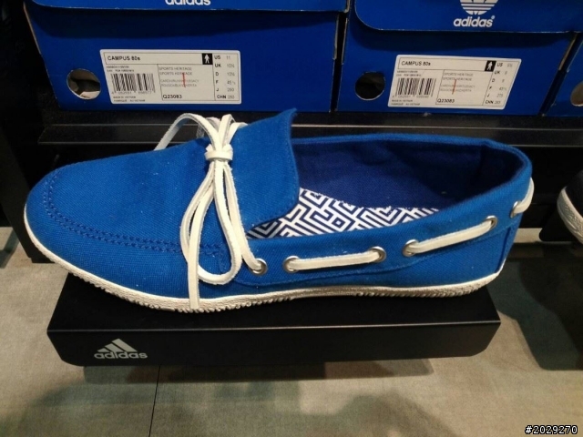 請問一雙 Adidas 的鞋子 (附圖)