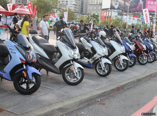 分享9月8日高雄大遠百SMAX會師YAMAHA Revs your heert[屬於各位車主的成果]