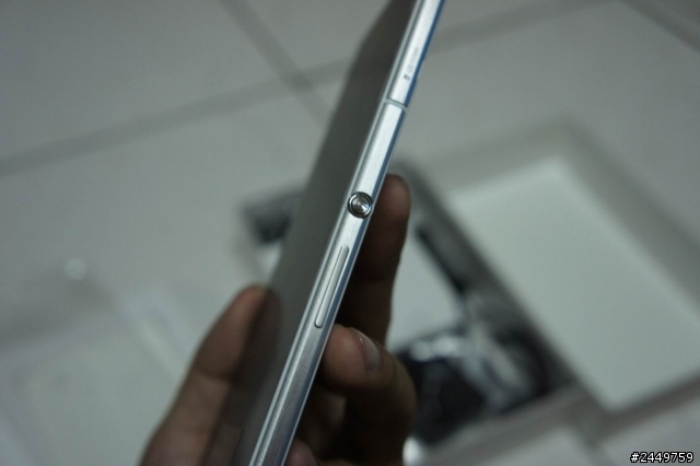 SONY XPERIA ZU 初心者開箱