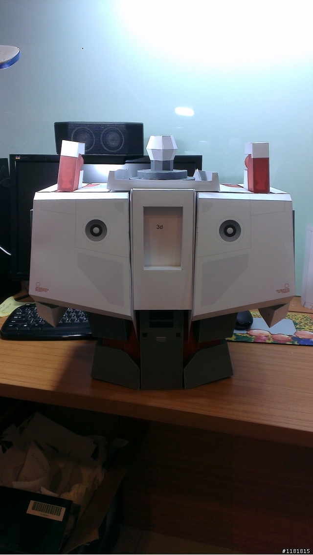 組裝獨角獸鋼彈紙模型