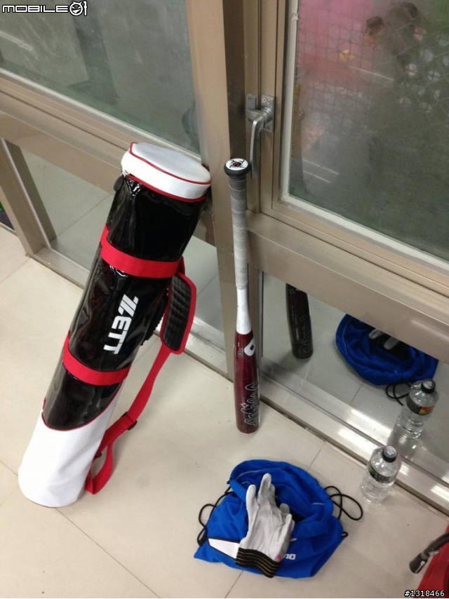 有人使用過DeMarini 2013 CF5 Baseball 的球棒
