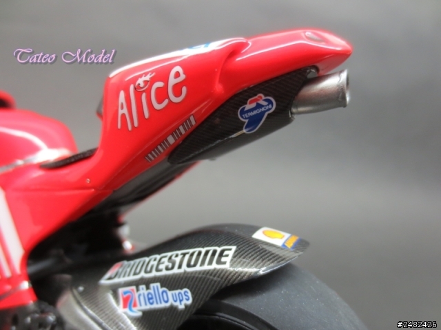 [作品分享] Ducati DESMOSEDICI GP8 Minichamps改造版