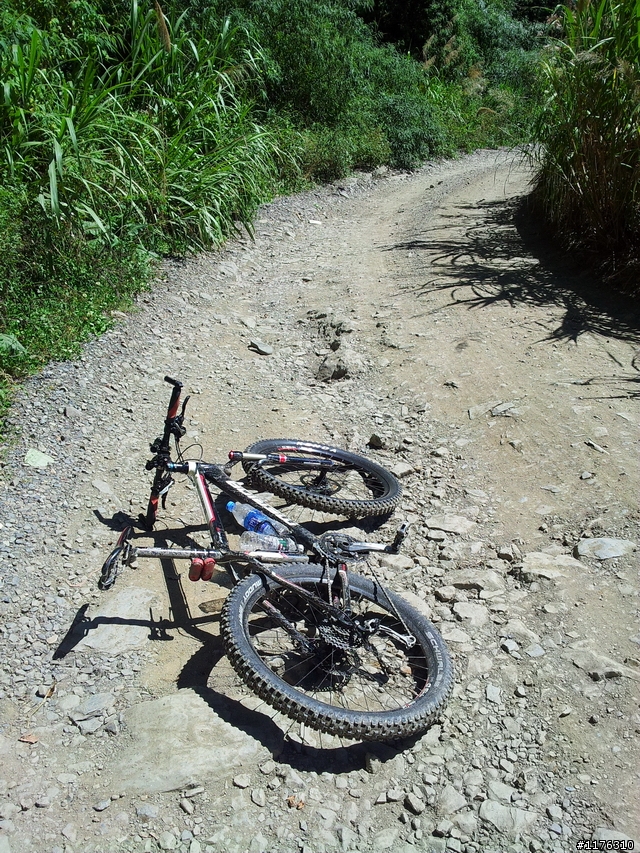 惡路挑戰—獨闖台灣最險惡山路--力行產業道路(匹亞南古道南段)