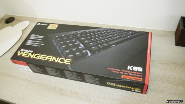 Corsair K95 超炫鍵盤 配 螢幕架 與 滑鼠 ~~一起開箱全紀錄~~~