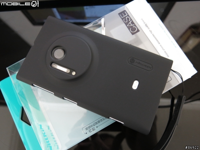 替 Nokia Lumia 1020 穿上新外套