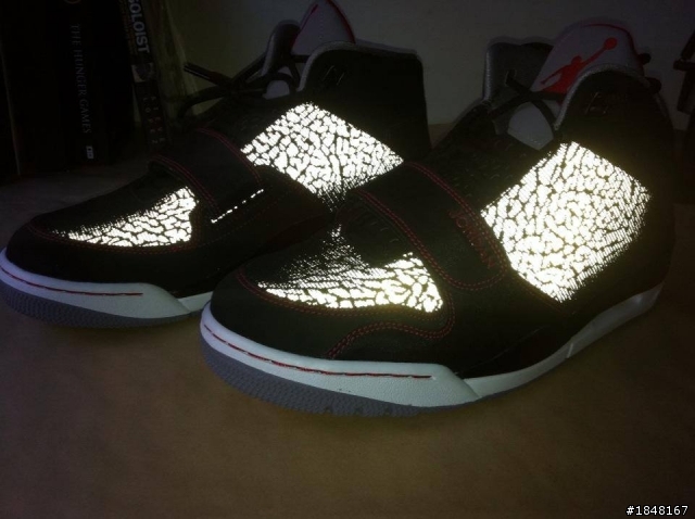 Jordan閃亮開箱 "JORDAN FLTCBLB 90'S"