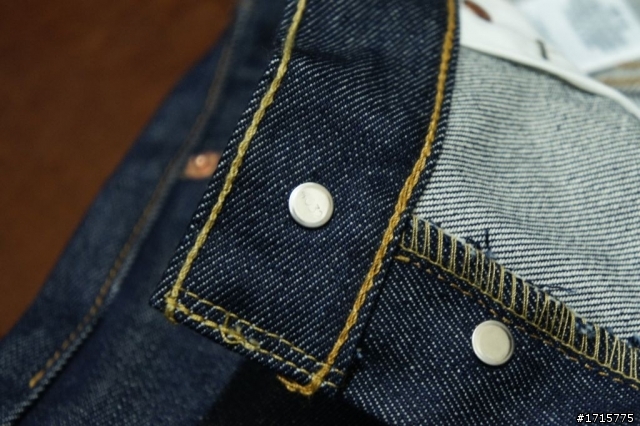 [開箱]Levi's 501-0000，想買來養褲的樓!慢慢的新增養褲過程!