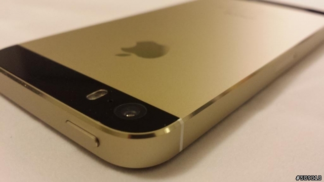 金色iPhone 5s配黑色面板真是超完美