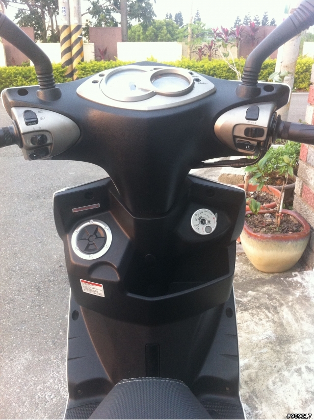 2009質感風新勁戰 車禍修回來還是怪怪的