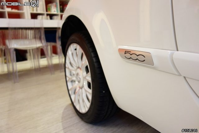 好厲害的精品...FIAT 500 by Gucci