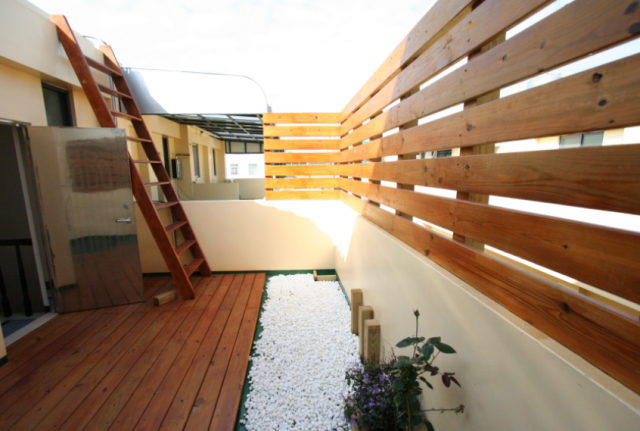 住了五個月的家~~現在已經滿兩年了~~自行設計發包製作@@ 不知道甚麼風~~