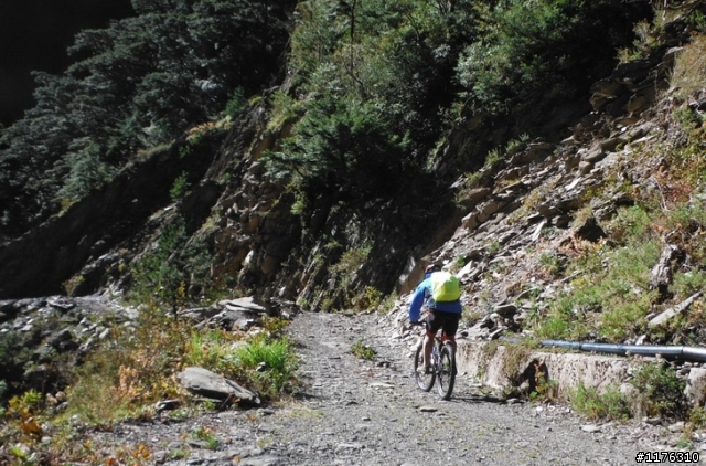 惡路挑戰—獨闖台灣最險惡山路--力行產業道路(匹亞南古道南段)