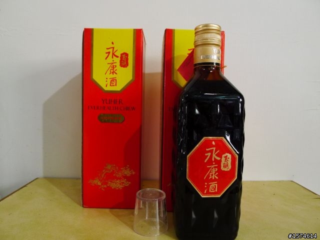 父親身後留下的一些酒