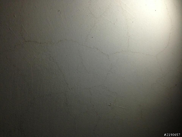 中壢市後寮一路晶曜新成屋牆壁上的小細紋