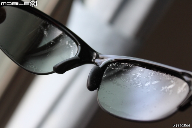 Oakley墨鏡內膜出現剝落.....