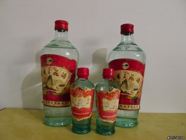 父親身後留下的一些酒