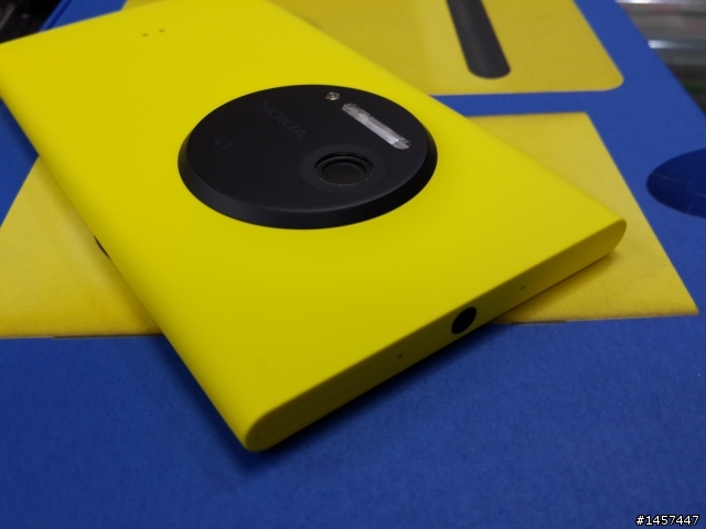 Lumia 1020 黃色 簡單開箱(vs黃色920)
