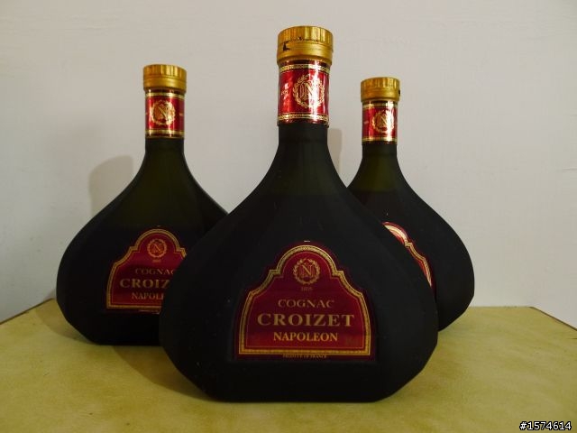 父親身後留下的一些酒
