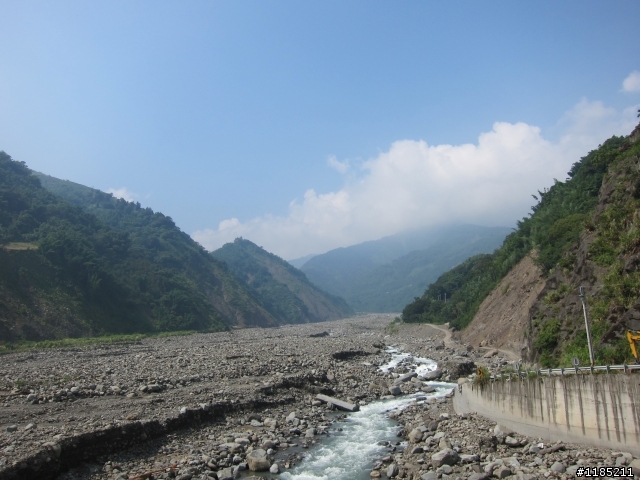 2013年初秋騎新中橫，登東埔山