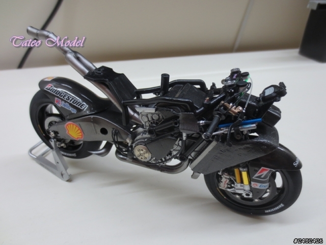 [作品分享] Ducati DESMOSEDICI GP8 Minichamps改造版