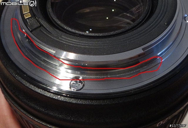 買了CANON 24-70 L II,但是金屬環那裡有點疑問