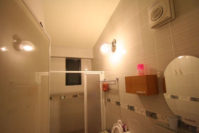 住了五個月的家~~現在已經滿兩年了~~自行設計發包製作@@ 不知道甚麼風~~