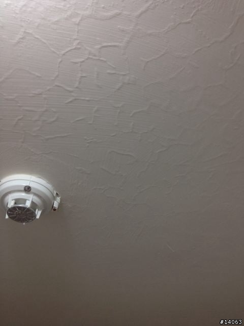 天花板油漆異狀？！